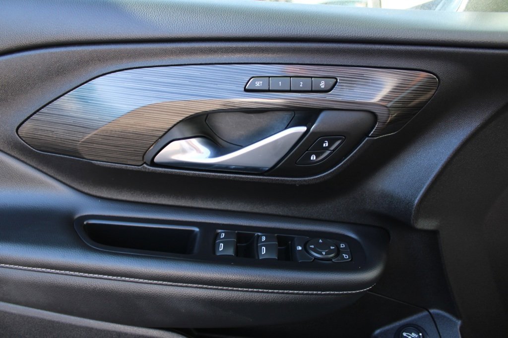 Used 2024 GMC Terrain SLT image 17