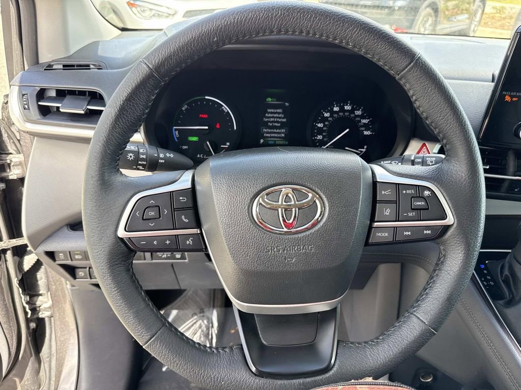 Used 2023 Toyota Sienna XLE image 42
