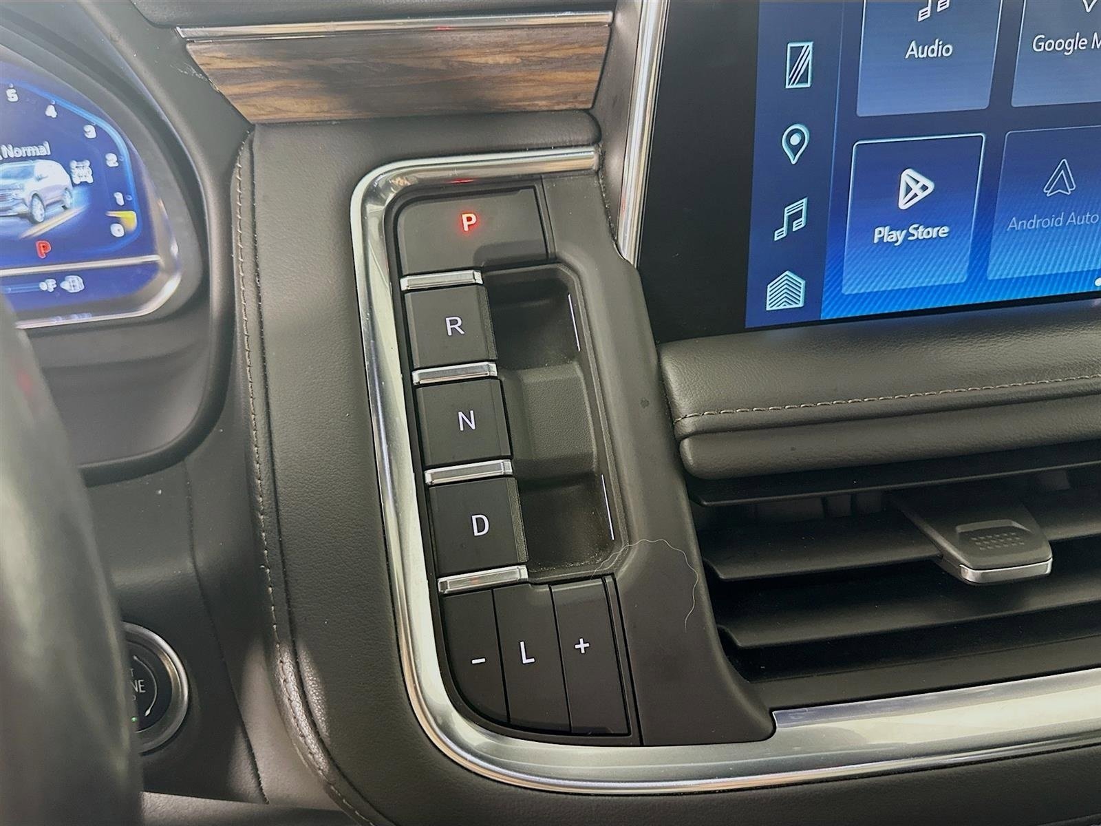 Used 2023 Chevrolet Tahoe High Country w/ Advanced Technology Package image 28