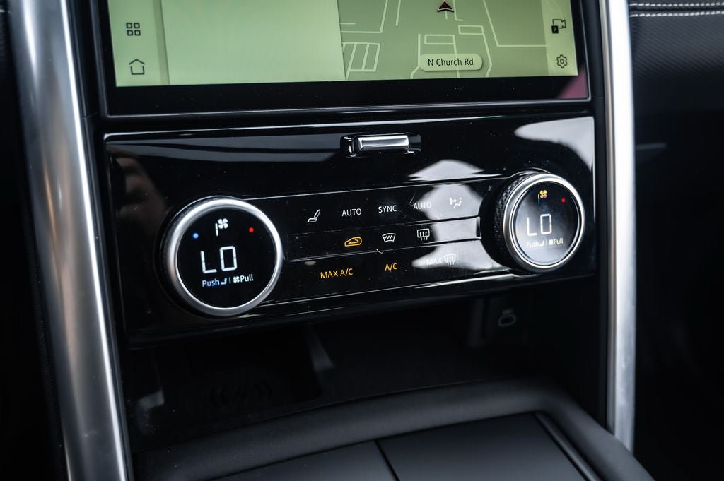 Used 2023 Land Rover Discovery Metropolitan Edition AWD/4WD image 28