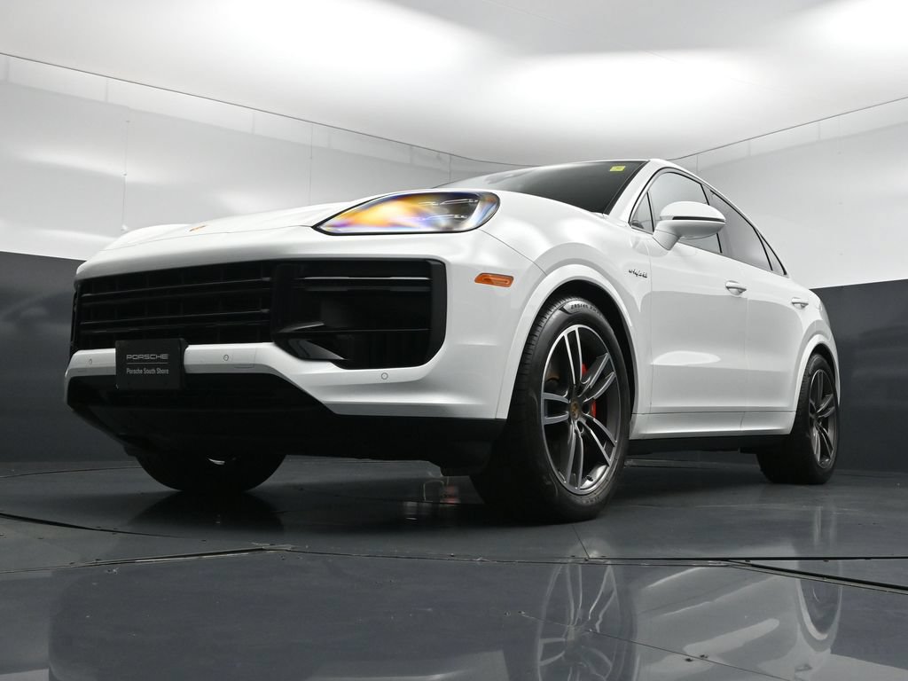 Used 2024 Porsche Cayenne Turbo AWD/4WD image 23