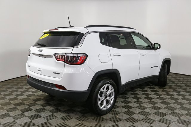 Used 2025 Jeep Compass Latitude image 13