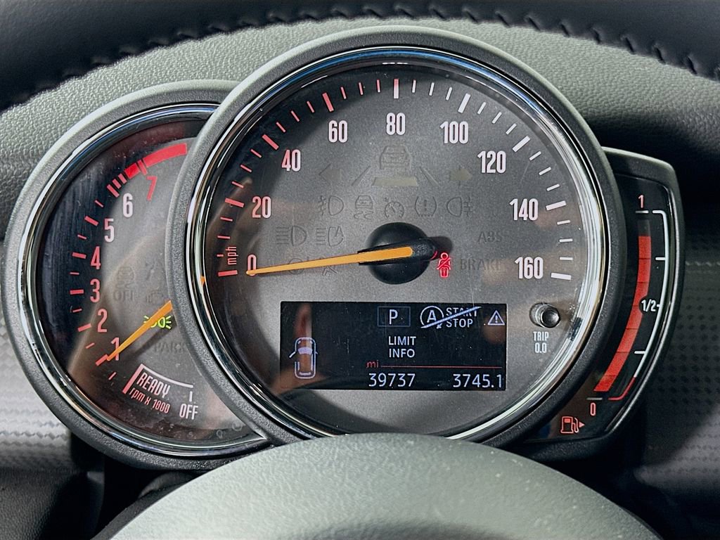 Used 2021 MINI Cooper 2-Door Hardtop w/ Storage Package image 12