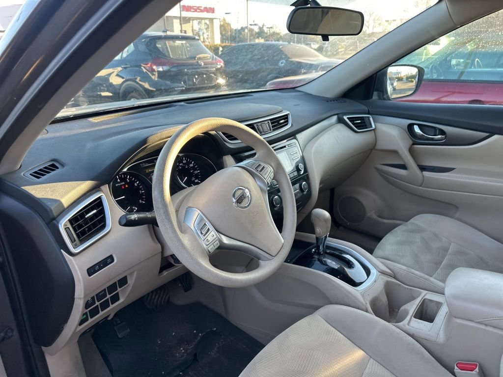 Used 2015 Nissan Rogue S w/ S Family Package image 9