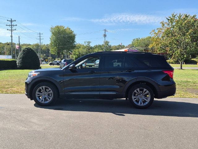 Used 2024 Ford Explorer XLT w/ Equipment Group 202A AWD/4WD image 10