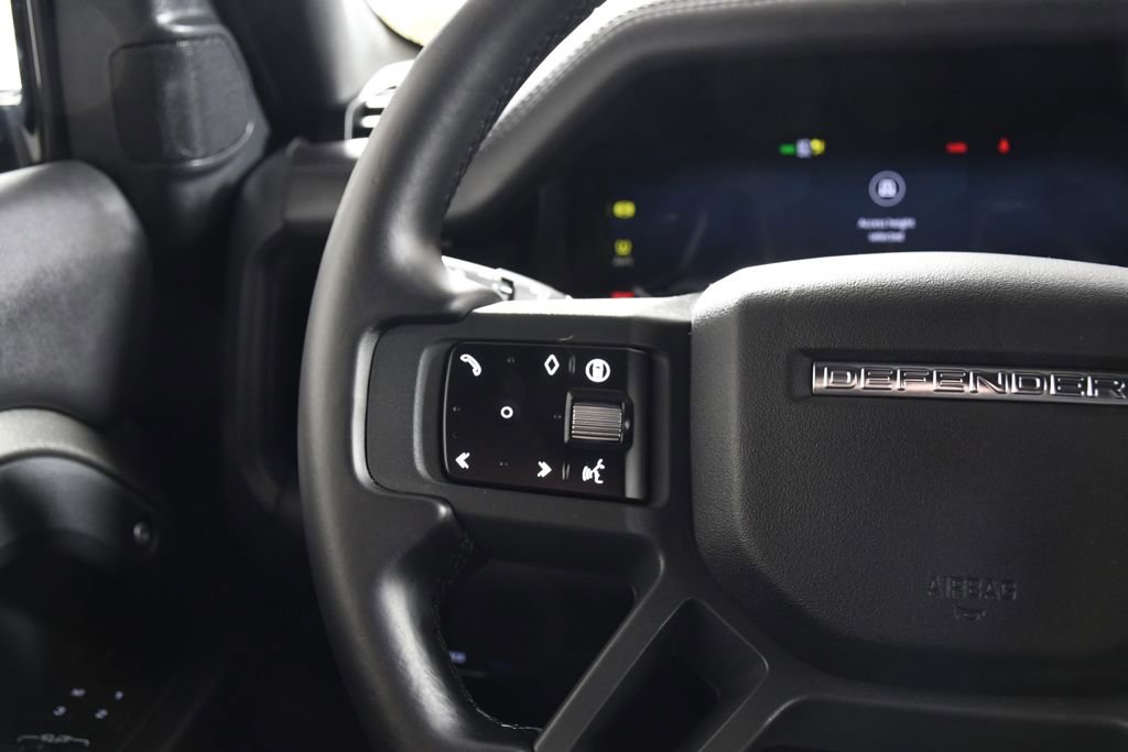 Used 2025 Land Rover Defender 130 X-Dynamic SE image 29