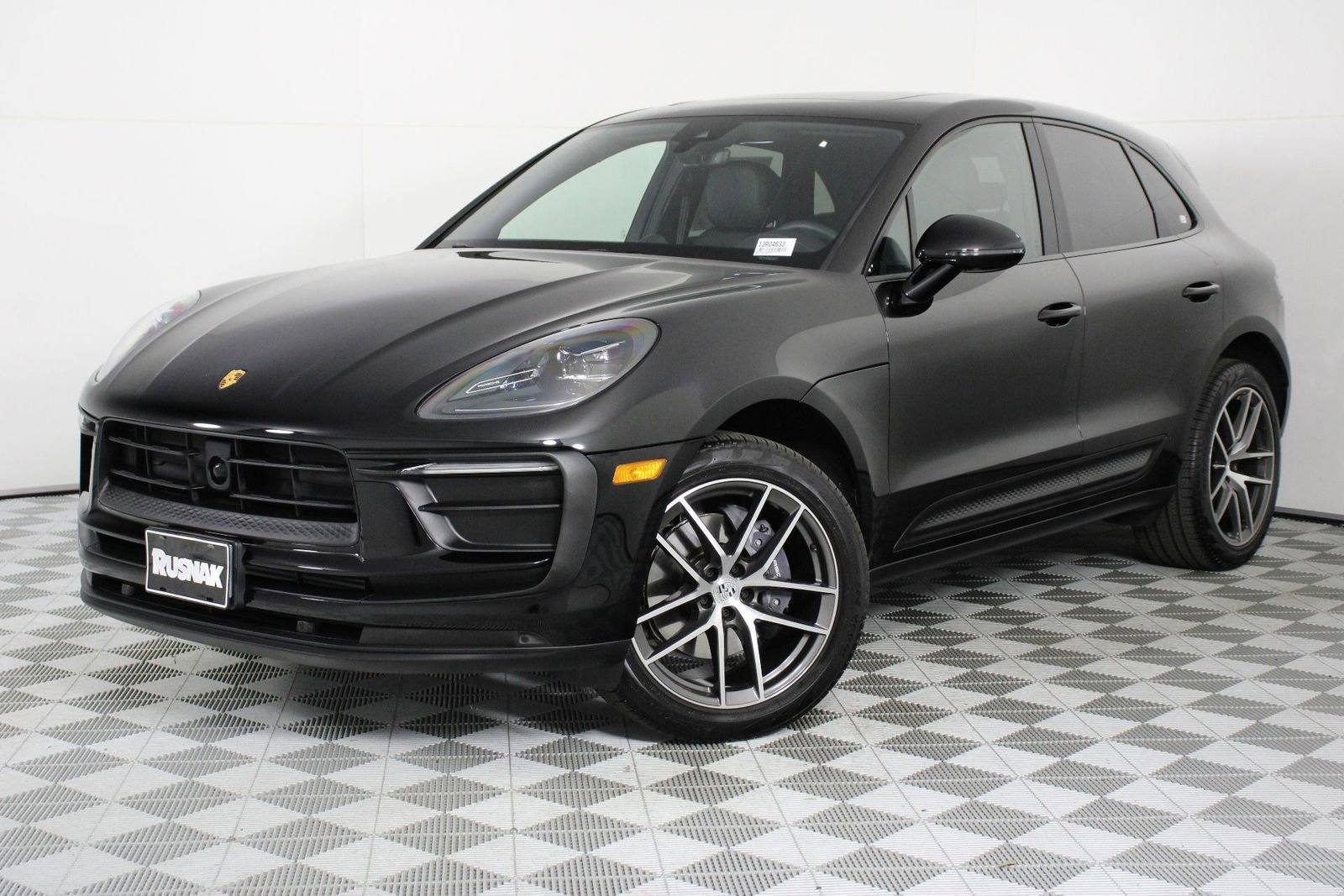 Certified 2025 Porsche Macan image 35