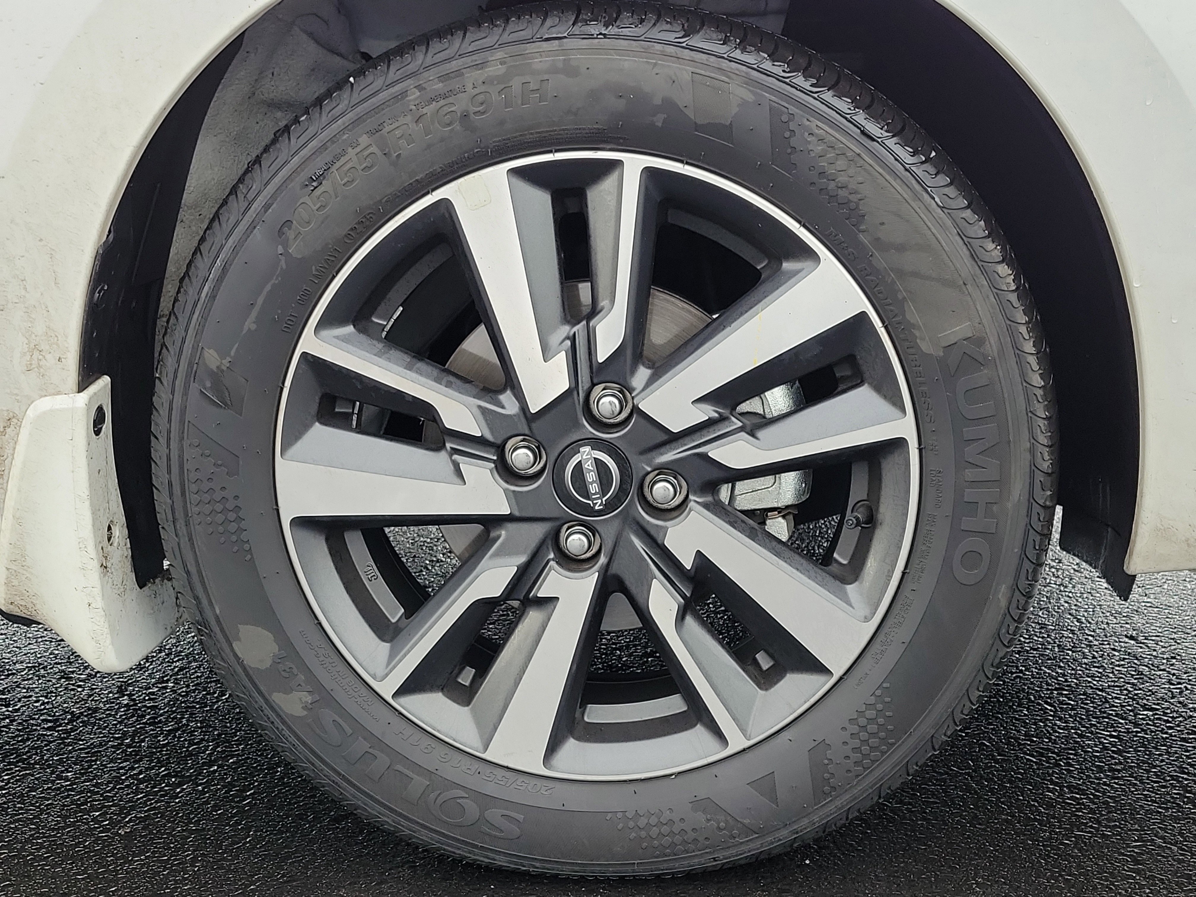 Certified 2025 Nissan Versa SV w/ Trunk Package image 5