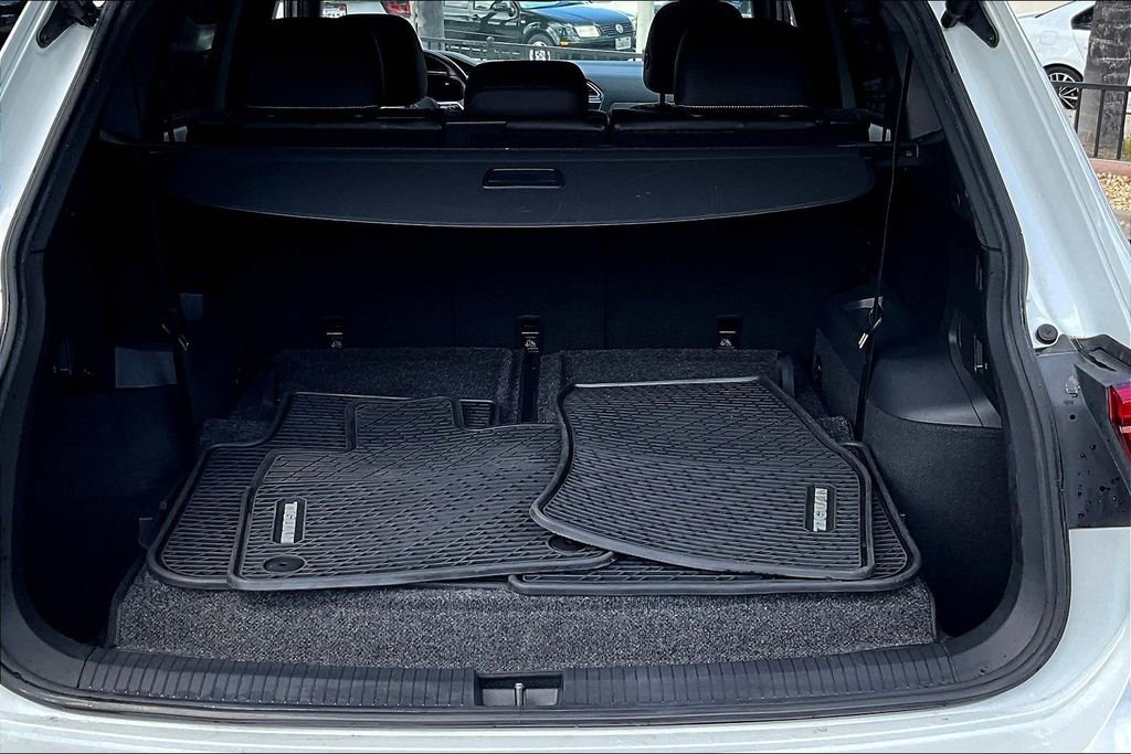 Used 2022 Volkswagen Tiguan SE R-Line image 25