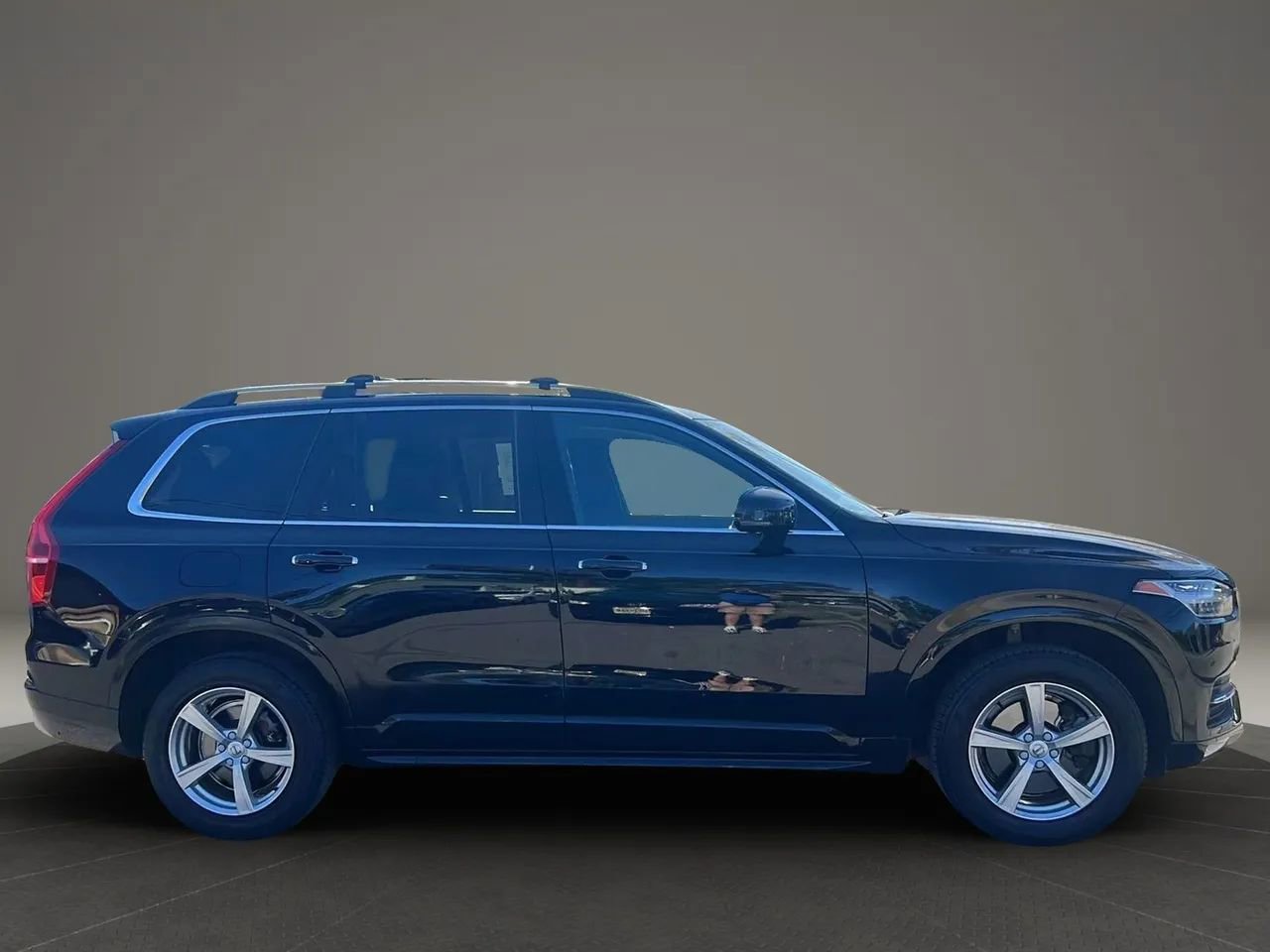 Used 2019 Volvo XC90 T5 Momentum image 4
