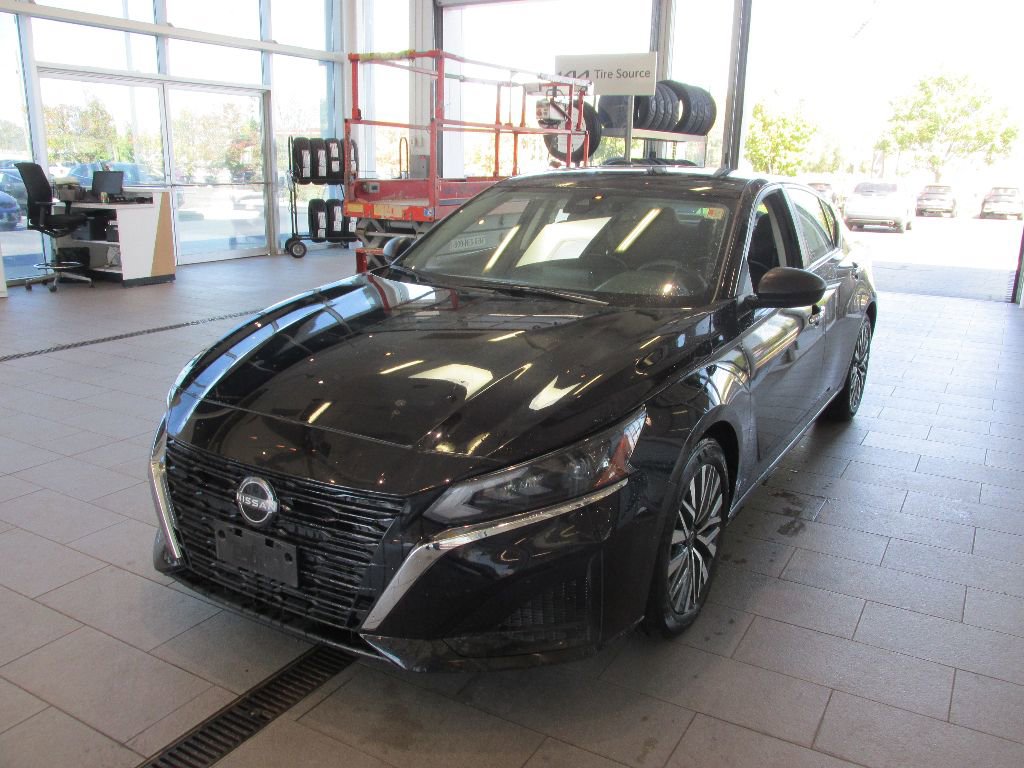 Used 2024 Nissan Altima 2.5 SV image 3