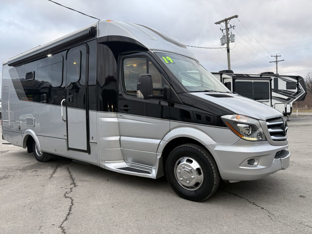 Used 2017 Mercedes-Benz Sprinter 3500 image 37