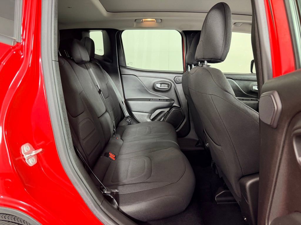 Used 2022 Jeep Renegade Latitude w/ Sun/Sound Group image 28