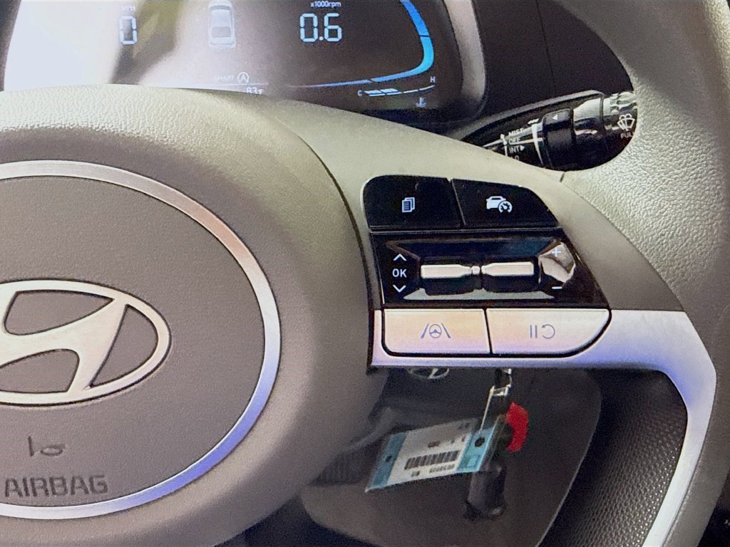 Used 2025 Hyundai Elantra SE FWD image 14