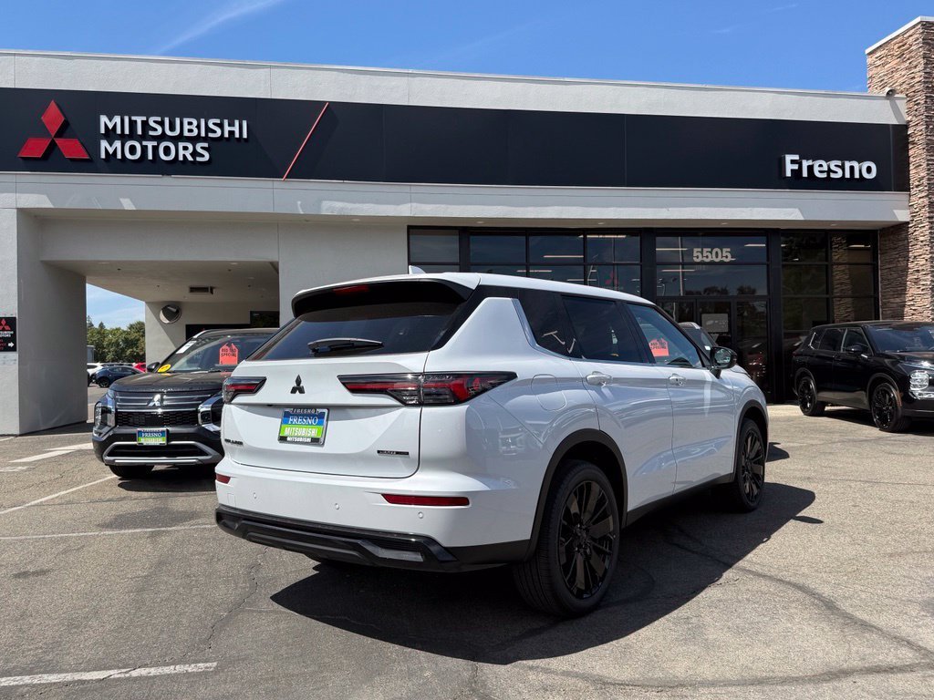 New 2026 Mitsubishi Outlander LE FWD image 8