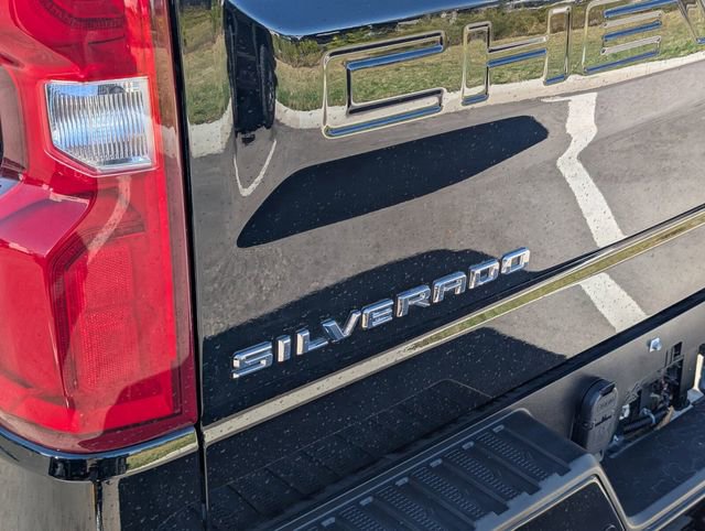 Used 2019 Chevrolet Silverado 1500 High Country w/ Technology Package AWD/4WD image 11