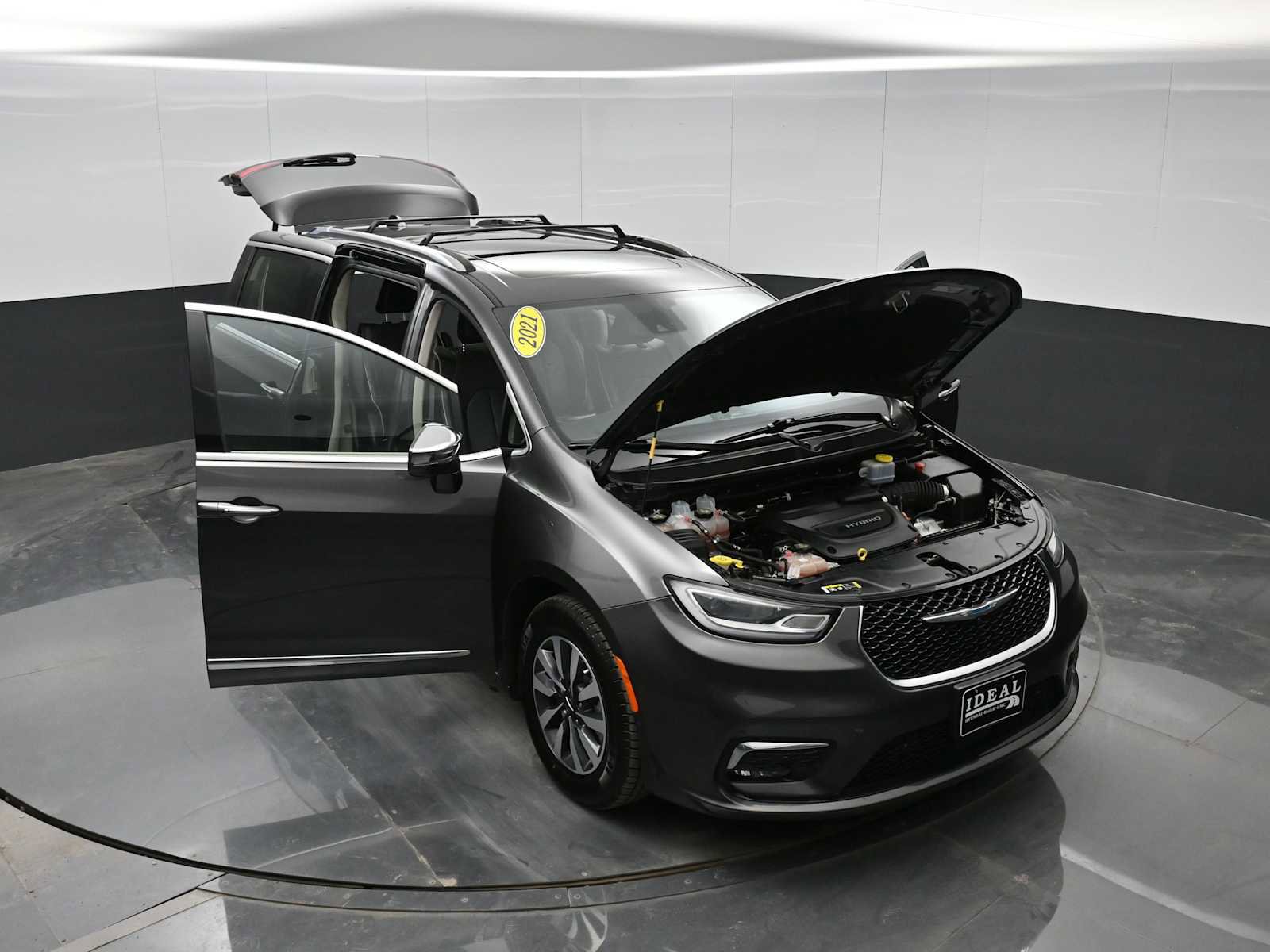 Used 2021 Chrysler Pacifica Limited w/ Uconnect Theater Family Group image 38