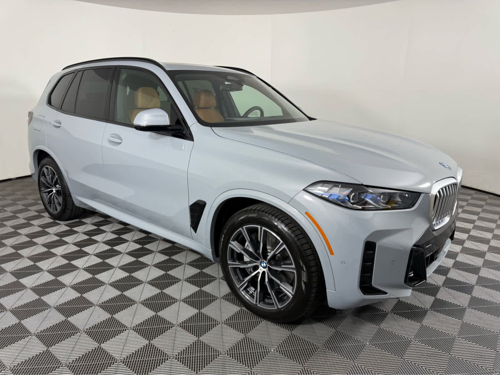 New 2026 BMW X5 xDrive50e w/ M Sport Package image 2