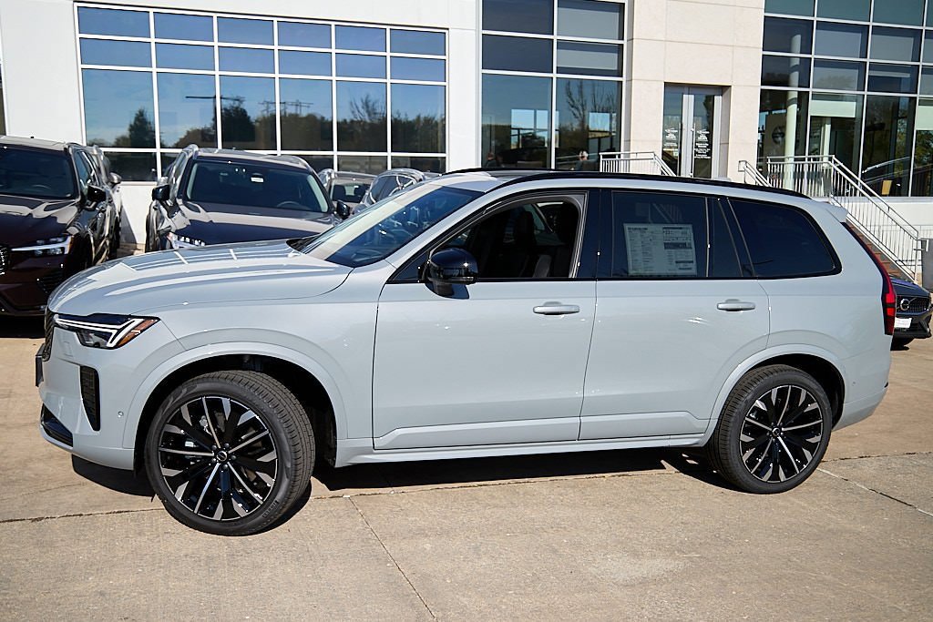 New 2026 Volvo XC90 B6 Ultra w/ Protection Package image 3