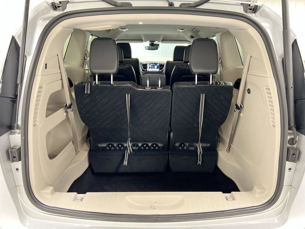 Used 2024 Chrysler Pacifica Touring-L image 23
