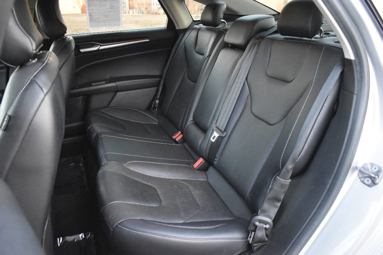 Used 2019 Ford Fusion Titanium AWD/4WD image 14