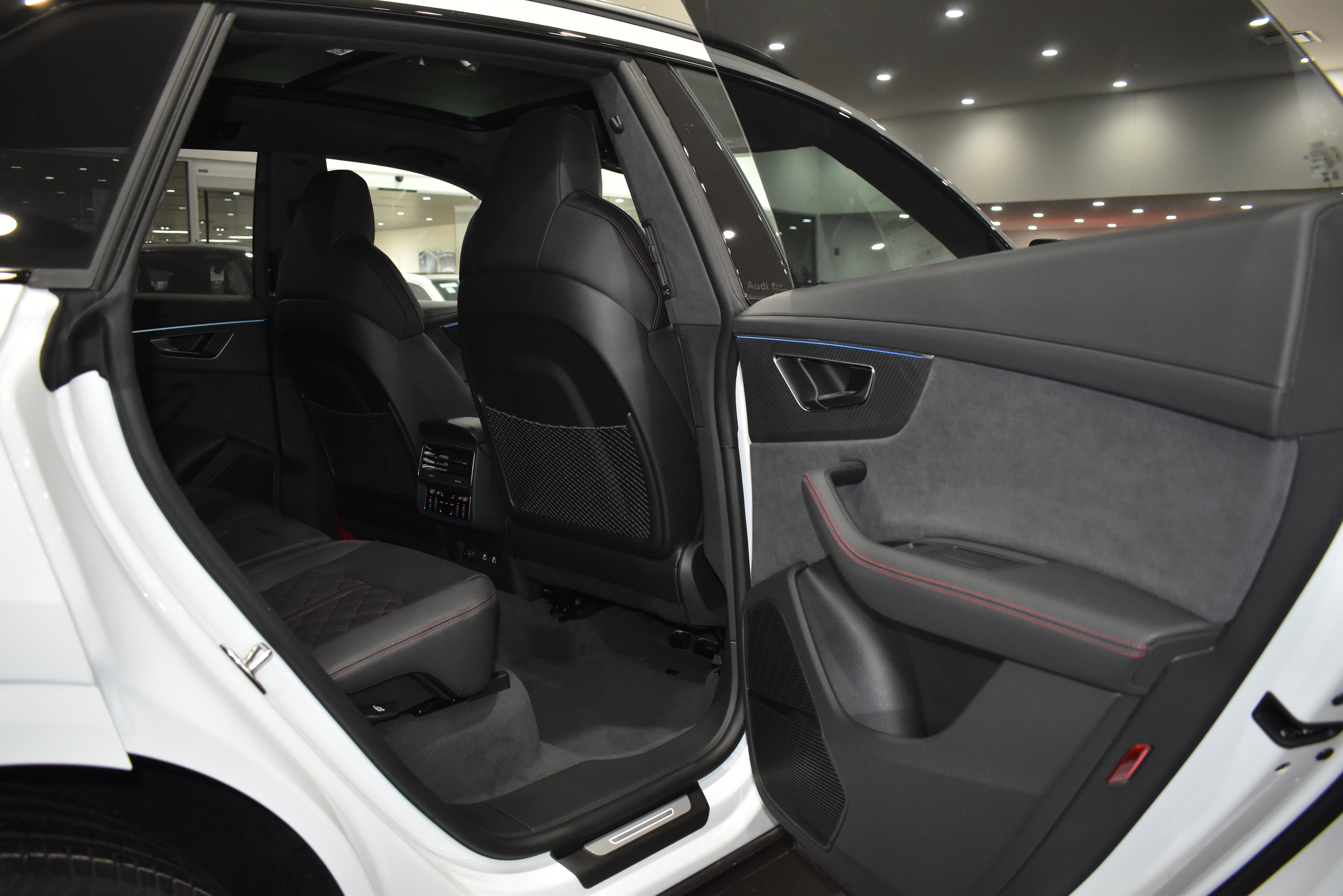 New 2026 Audi SQ8 Prestige AWD/4WD image 34