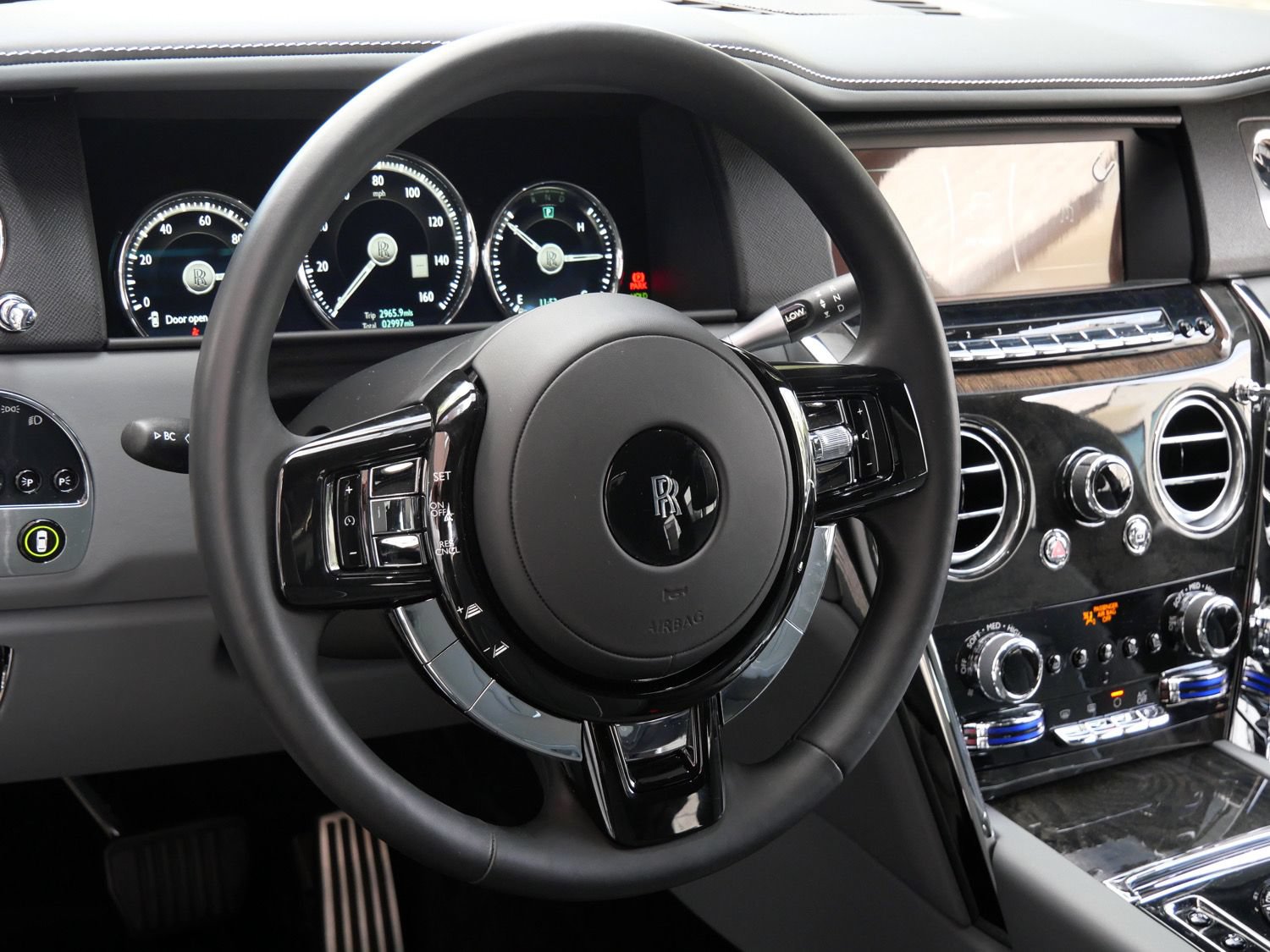 Used 2024 Rolls-Royce Cullinan w/ Cullinan Package AWD/4WD image 17