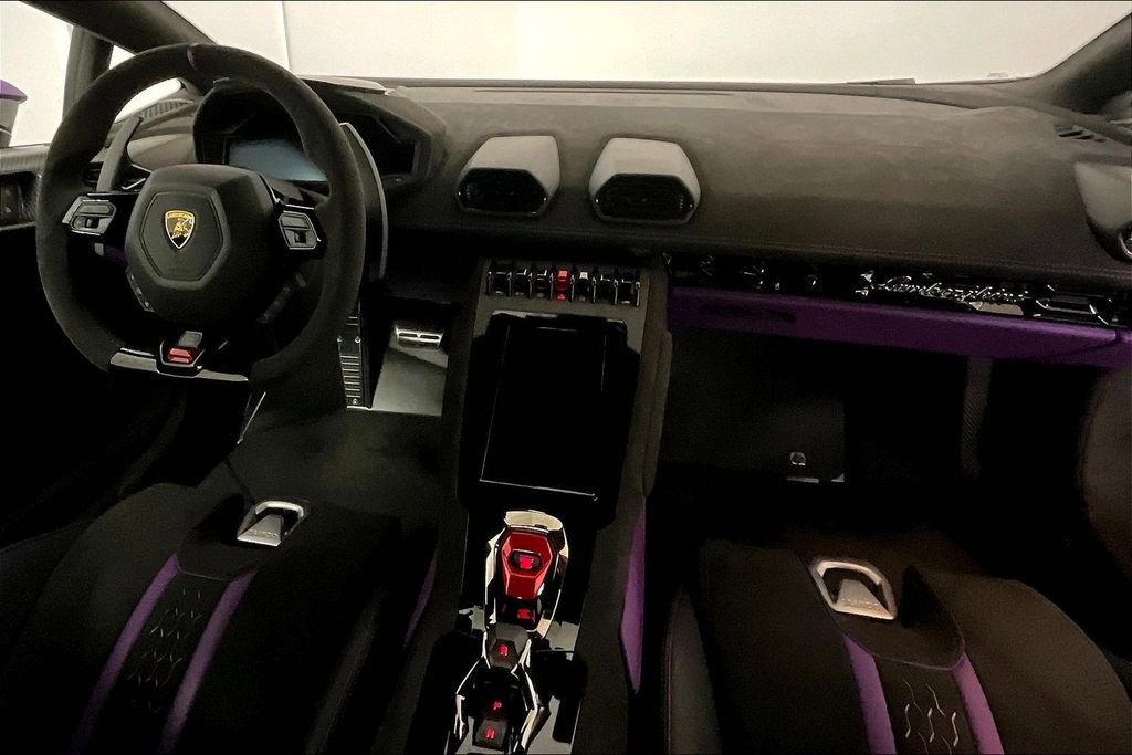 Used 2024 Lamborghini Huracan Tecnica image 22