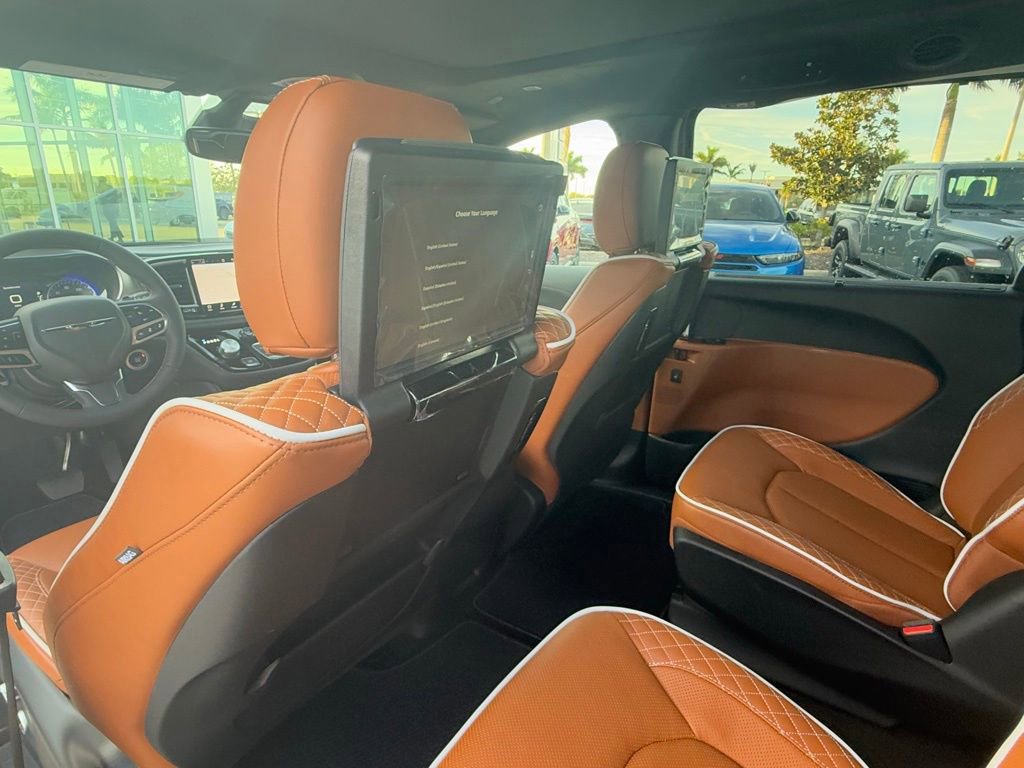 New 2026 Chrysler Pacifica Pinnacle image 30