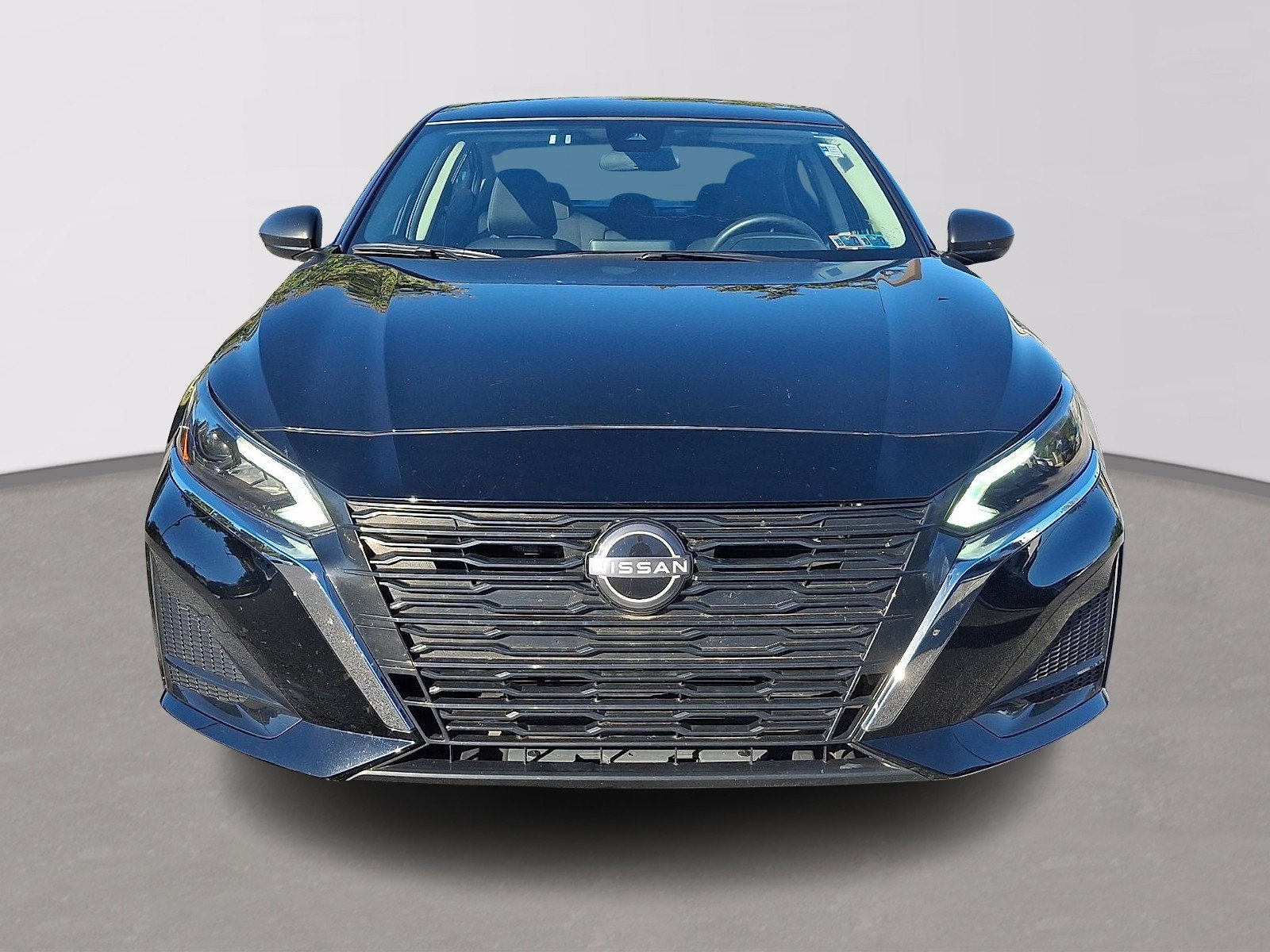 Used 2025 Nissan Altima 2.5 SV FWD image 2