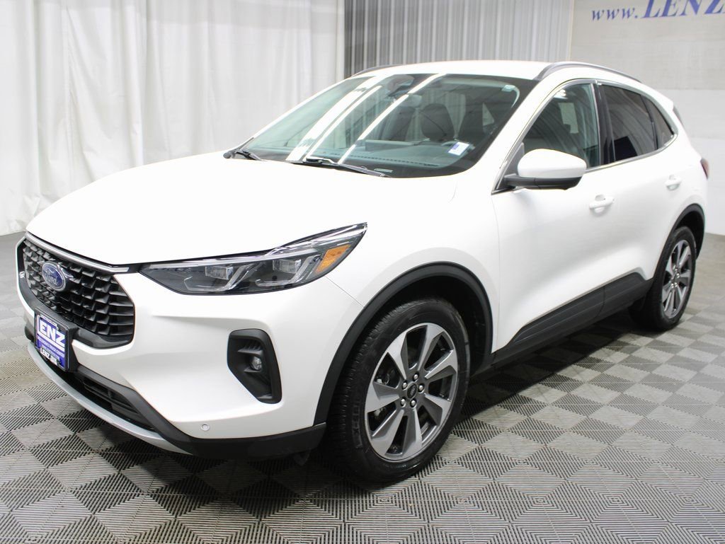 Used 2024 Ford Escape Platinum image 6