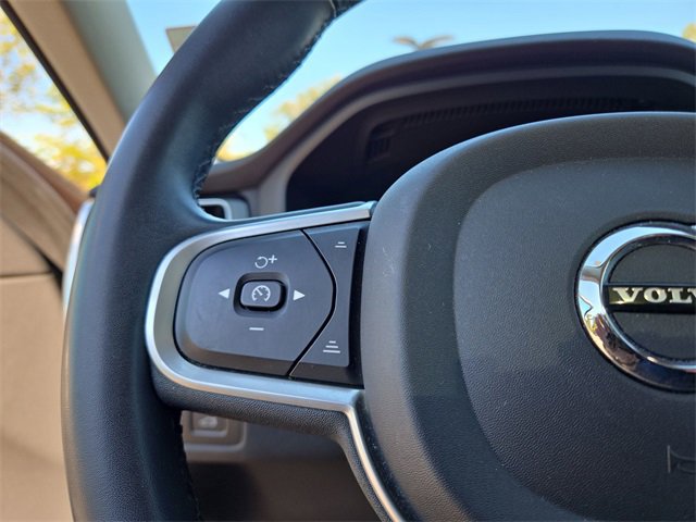 Used 2022 Volvo XC60 B5 Momentum w/ Climate Package image 19