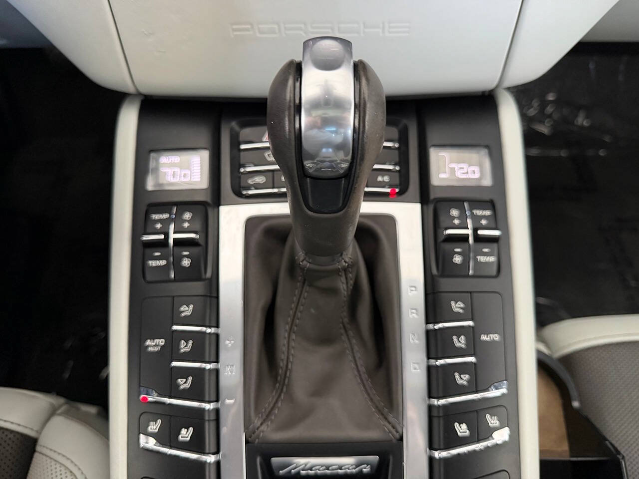 Used 2018 Porsche Macan Turbo AWD/4WD image 35