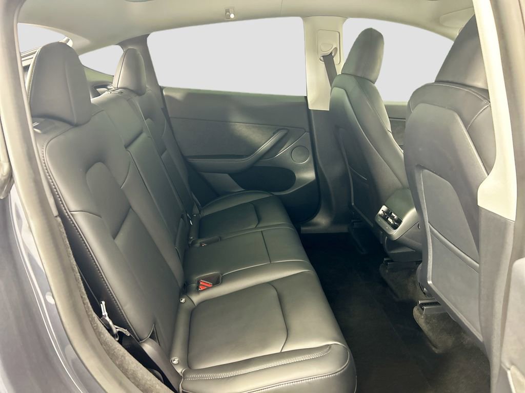 Used 2022 Tesla Model Y Long Range image 21