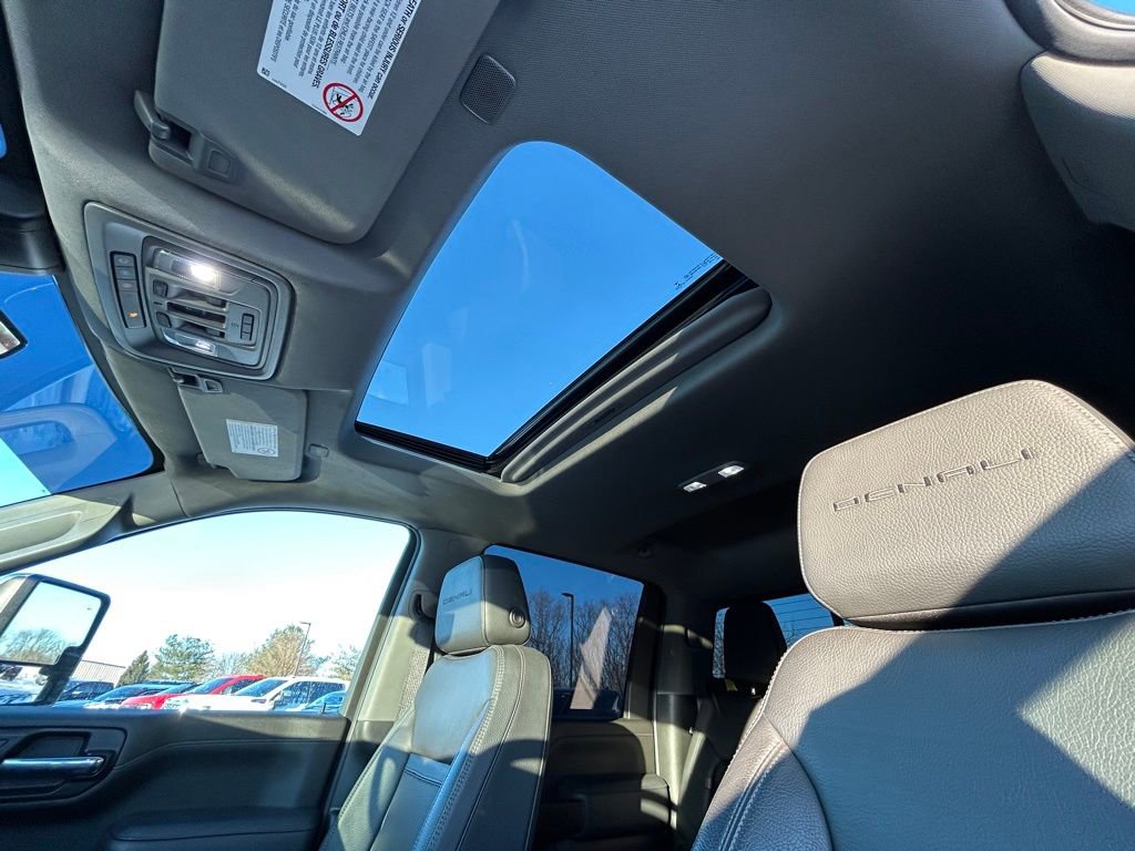 Used 2022 GMC Sierra 2500 Denali image 4