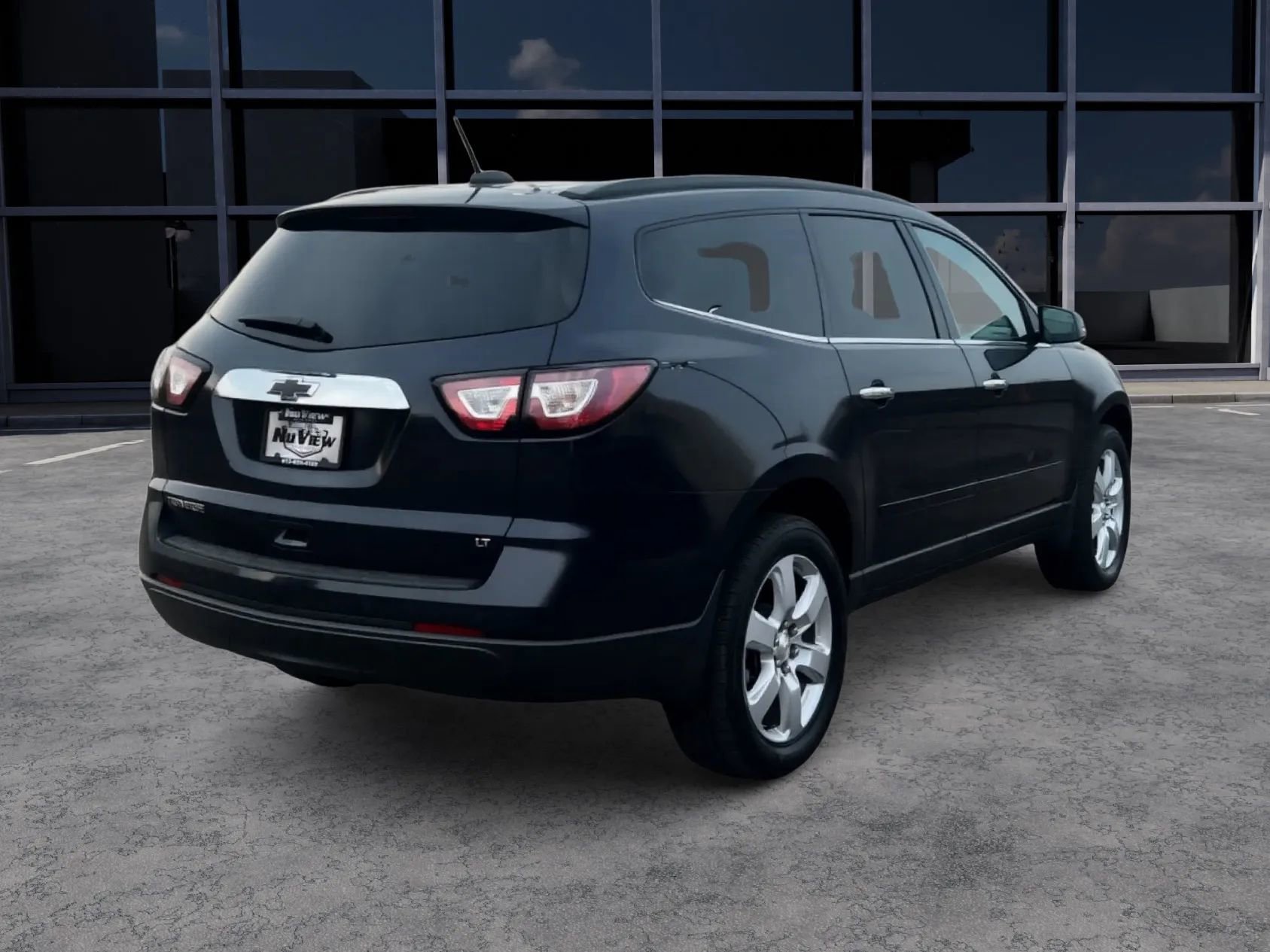 Used 2017 Chevrolet Traverse LT w/ Style and Technology Package image 5