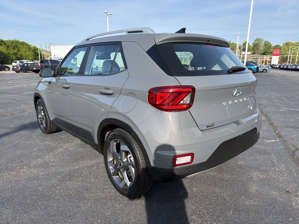 Used 2022 Hyundai Venue SEL w/ Cargo Package image 3