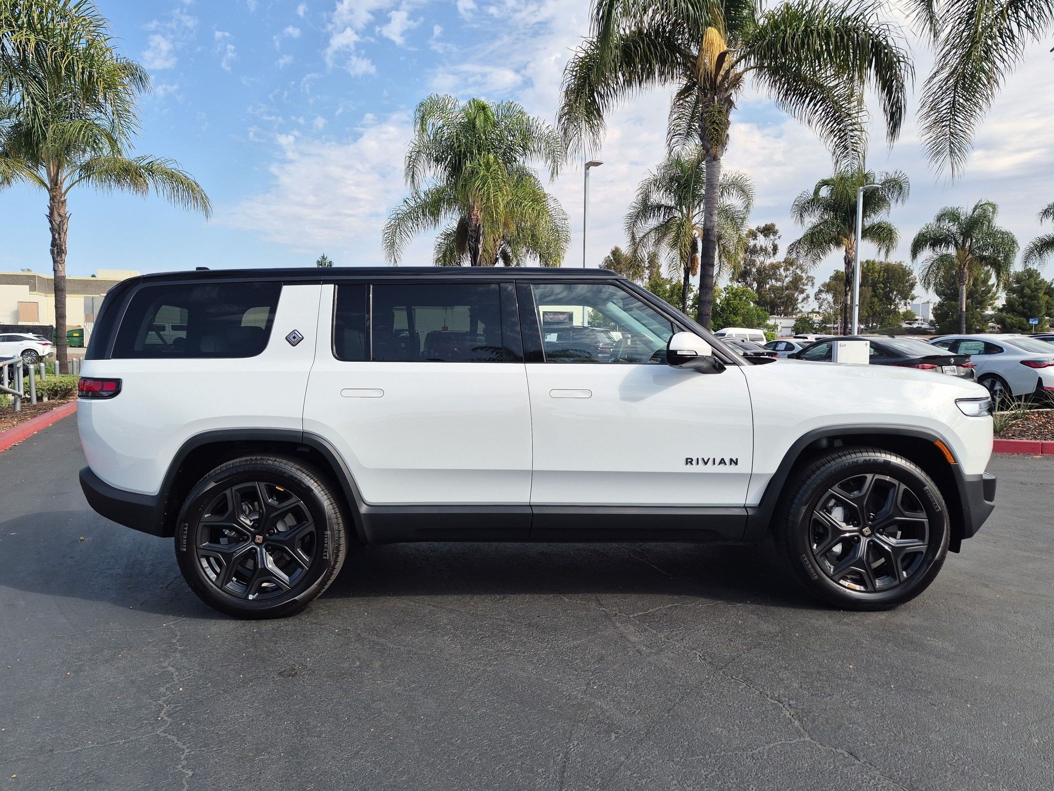 Used 2026 Rivian R1S Adventure AWD/4WD image 11