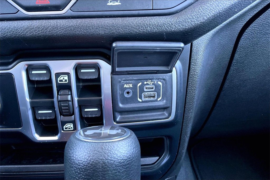 Used 2024 Jeep Wrangler Sport S image 30