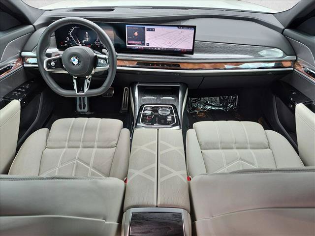 Used 2024 BMW 760i xDrive w/ Premium Package 2 AWD/4WD image 17