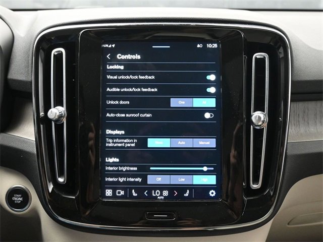 Used 2024 Volvo XC40 B5 Plus w/ Protection Package Premier image 17