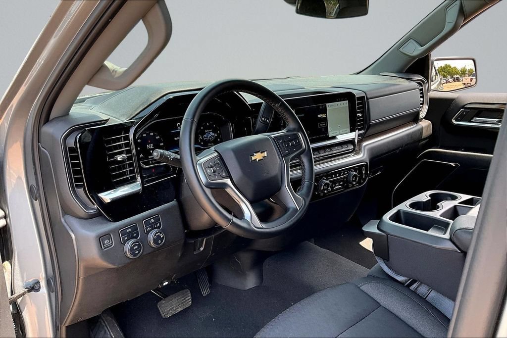 Used 2024 Chevrolet Silverado 1500 LT AWD/4WD image 11