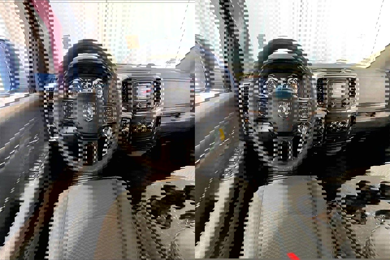 Used 2019 RAM 1500 Classic SLT image 14