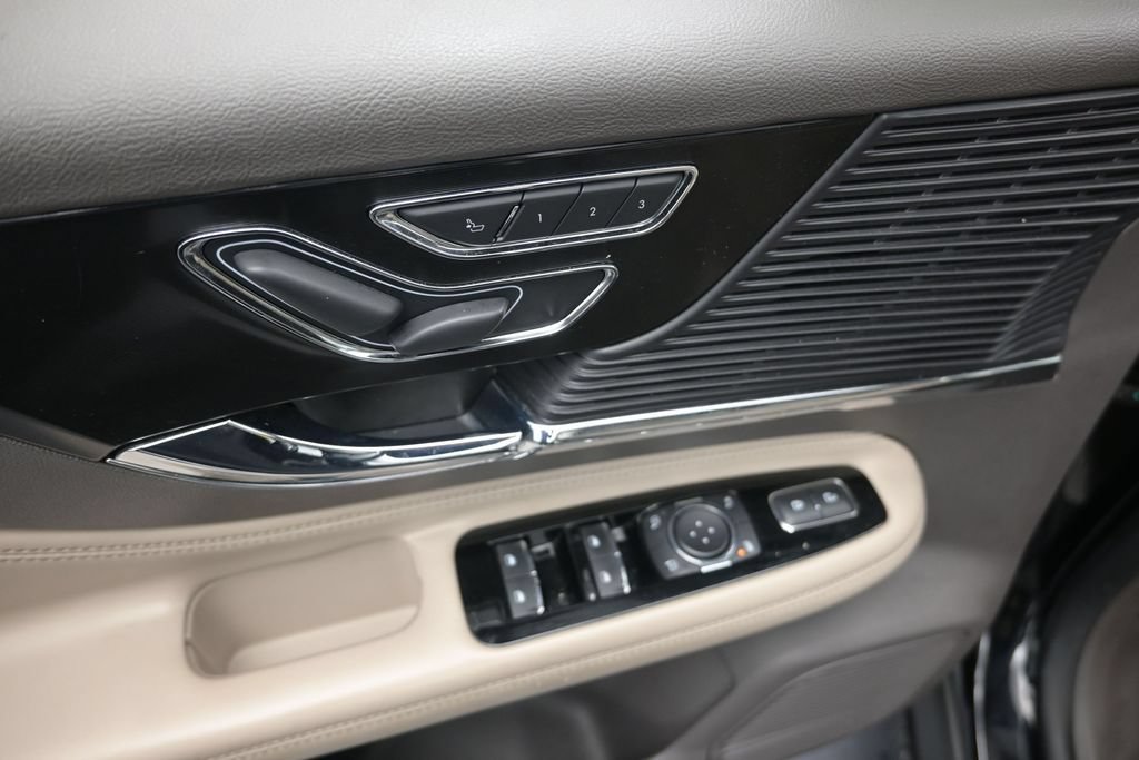 Used 2021 Lincoln Corsair AWD w/ Equipment Group 101A image 10