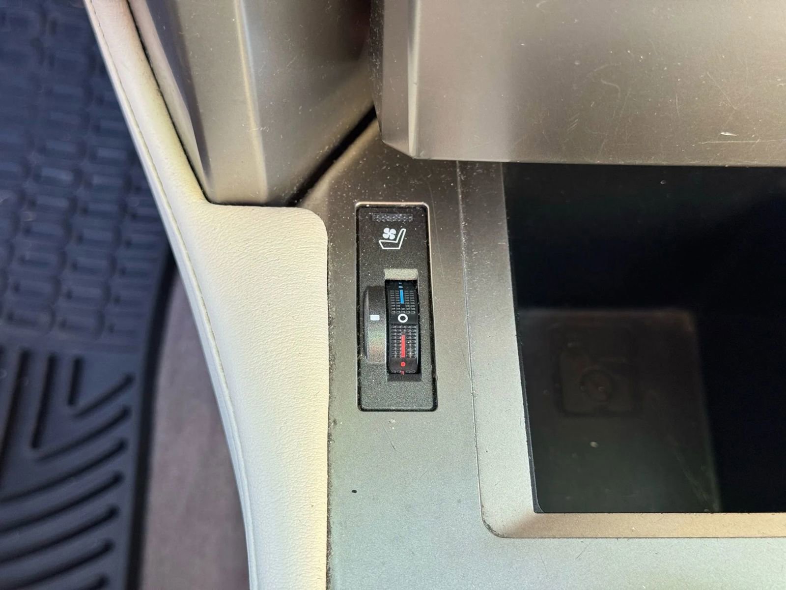 Used 2011 Lexus GX 460 image 27