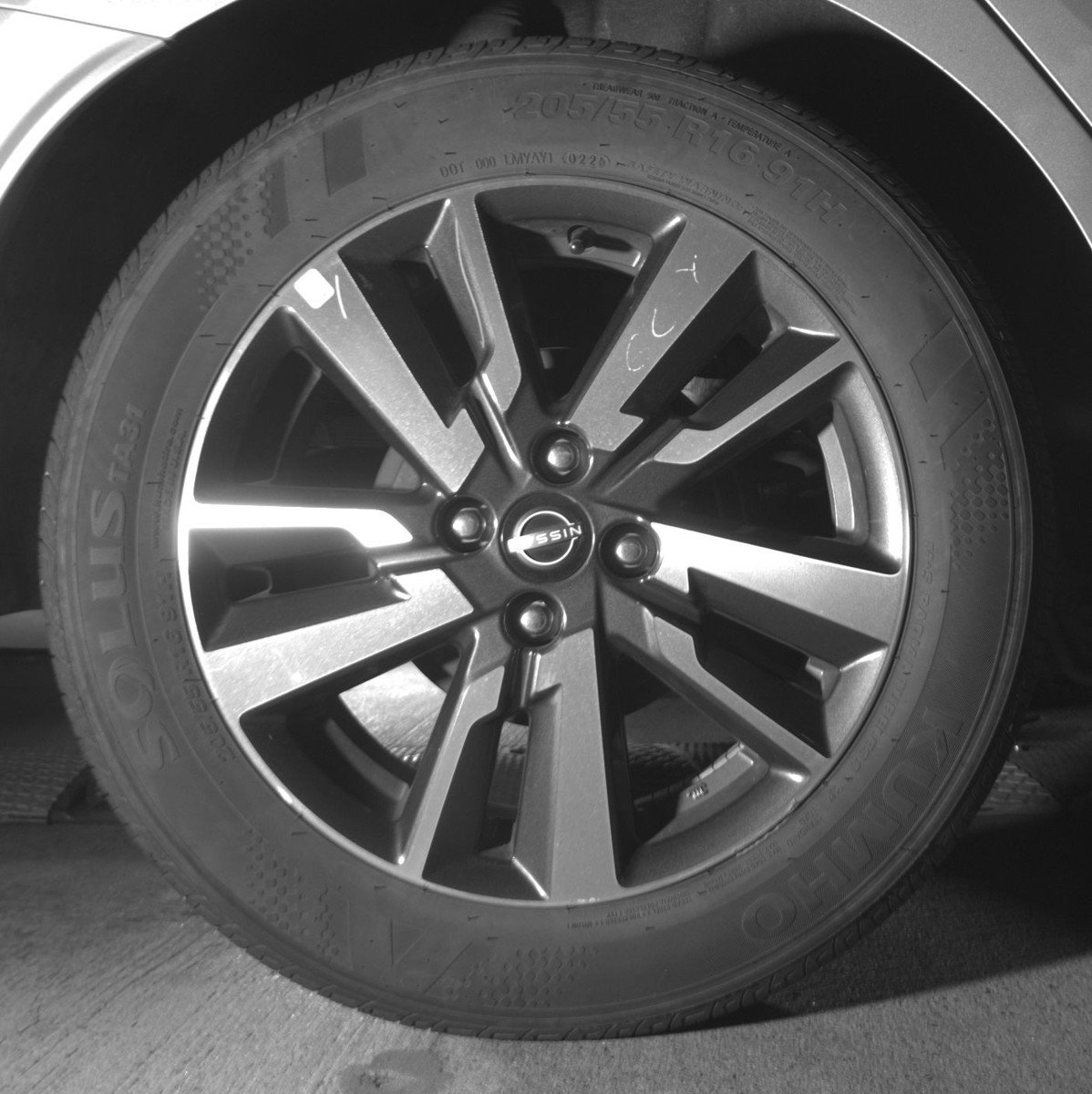 Used 2025 Nissan Versa SV image 15