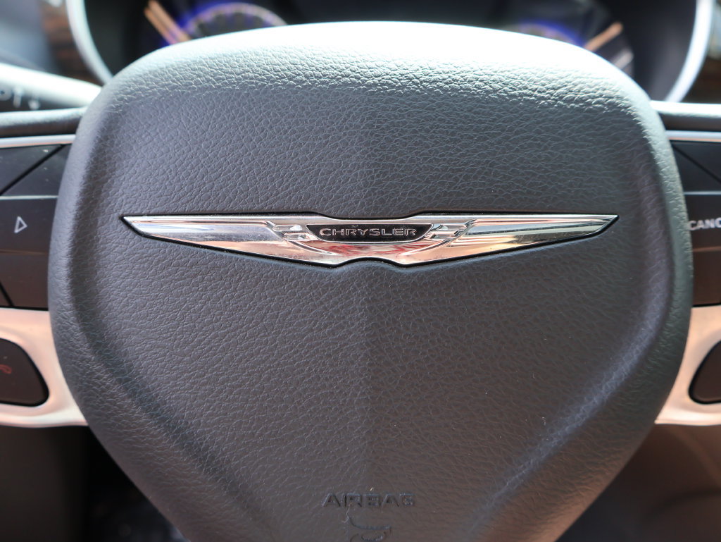 Used 2022 Chrysler Pacifica Limited FWD image 28