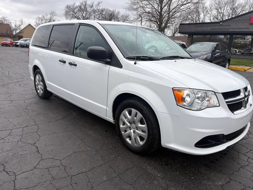 Used 2019 Dodge Grand Caravan SE image 3