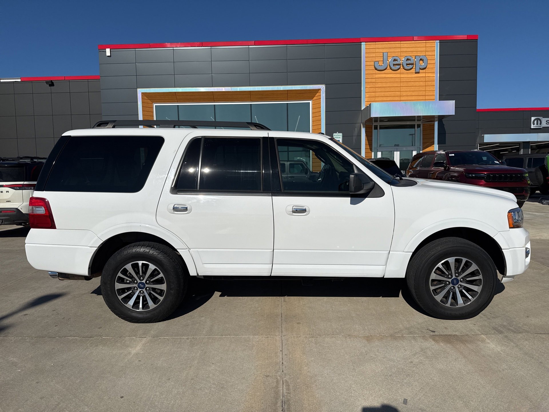 Used 2015 Ford Expedition XLT w/ Equipment Group 202A image 8