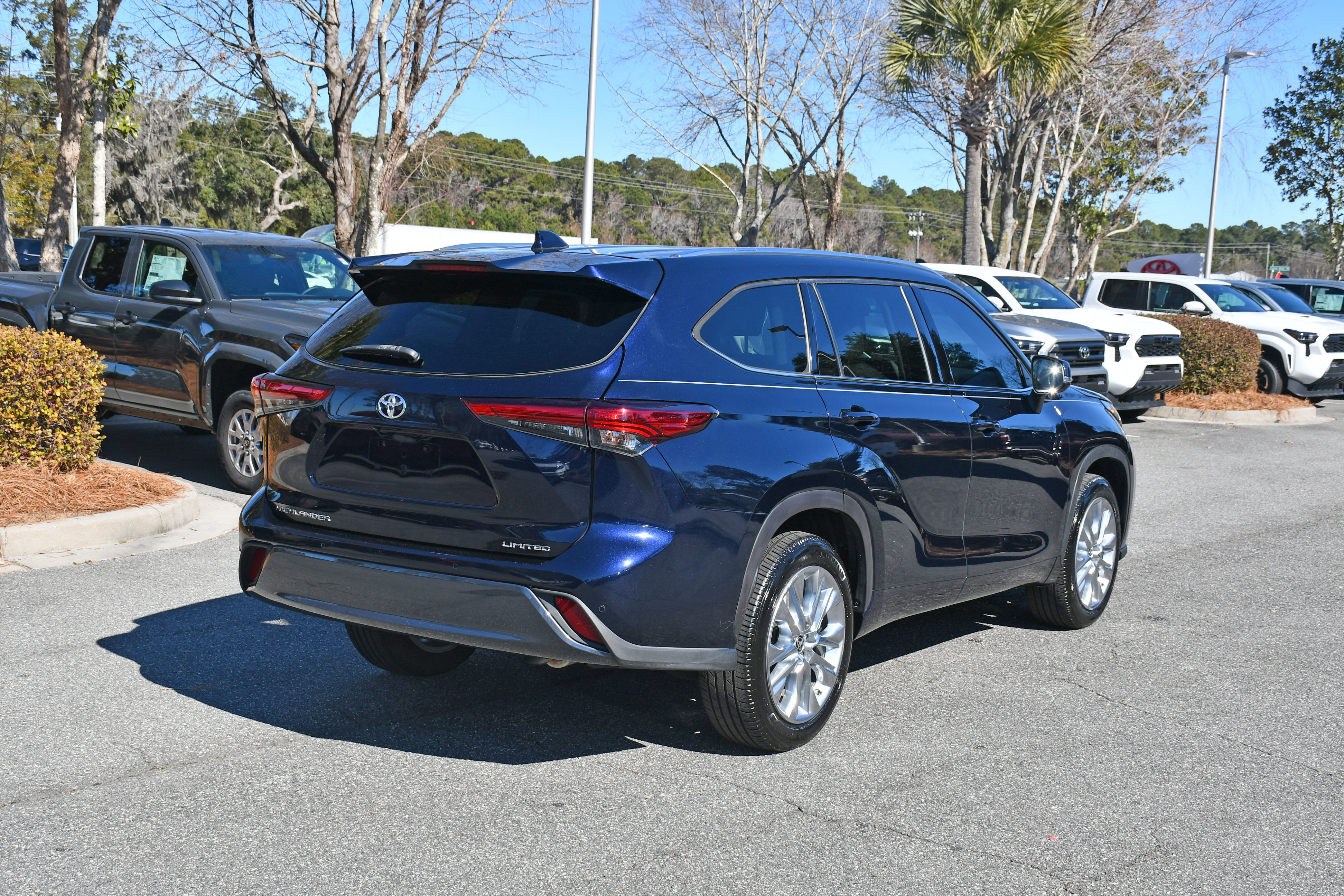 Used 2020 Toyota Highlander Limited image 4